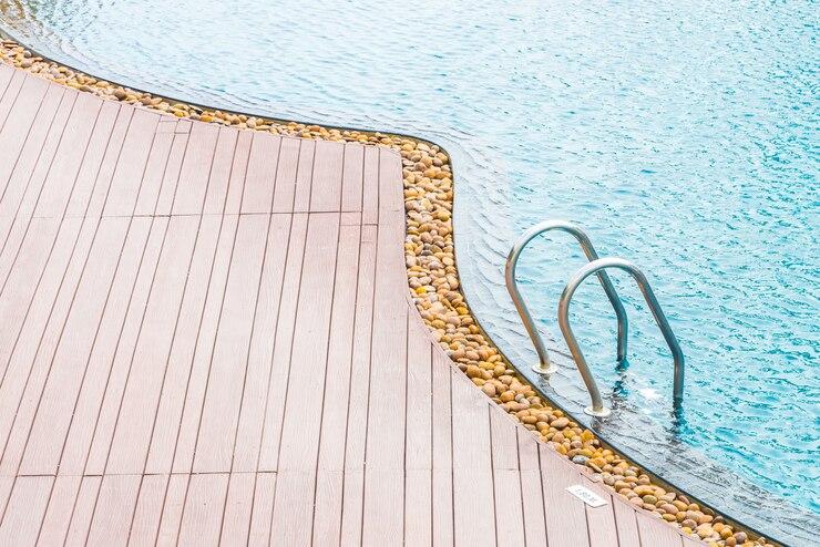 Vantagens da restauração de deck de piscina para sua casa